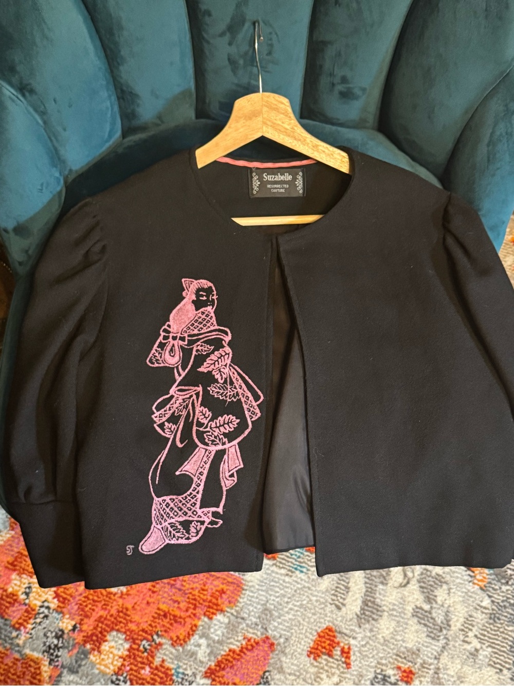 Gorgeous Vintage Couture Cropped Jacket with Pink Embroidered Geisha - 🤩 🖤